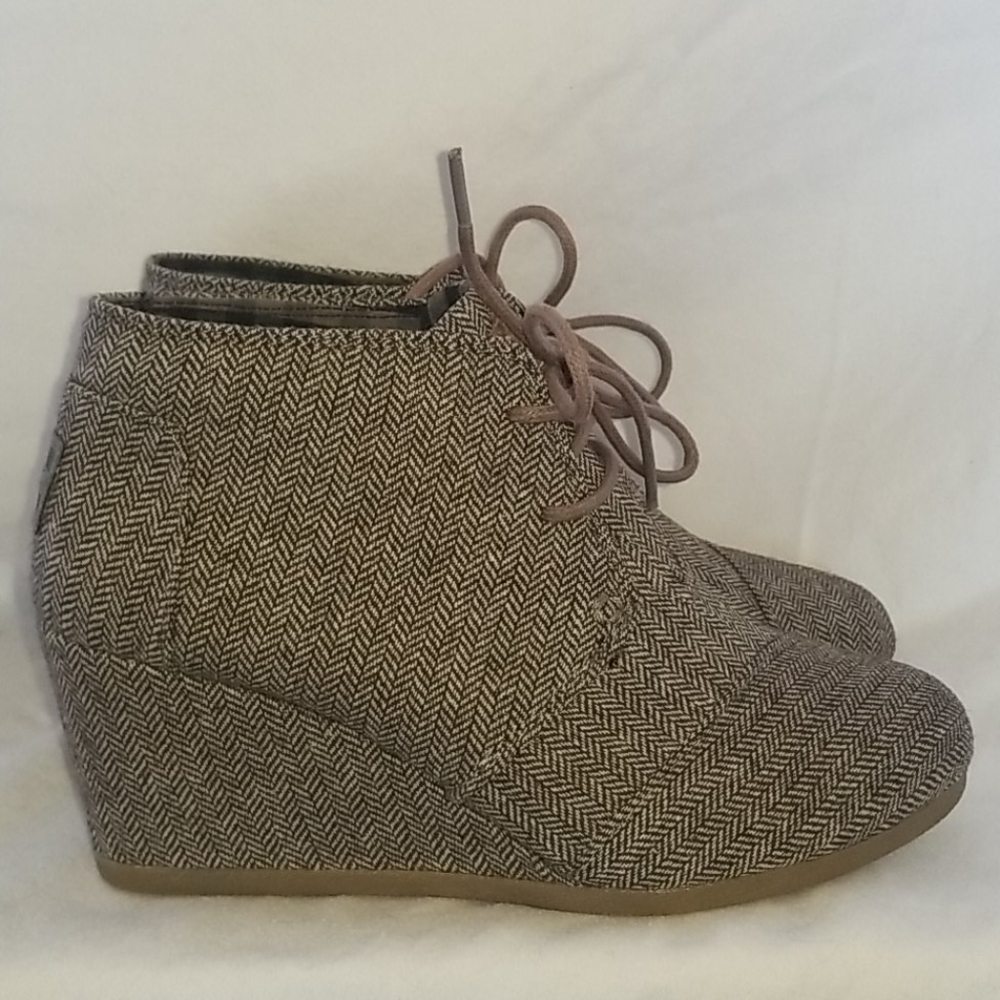 Toms - Picture 2 of 7